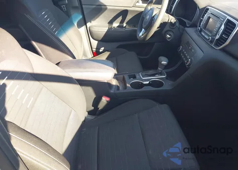 2018 Kia Sportage Lx z USA, uszkodzony, nr VIN KNDPM3AC1J7306856